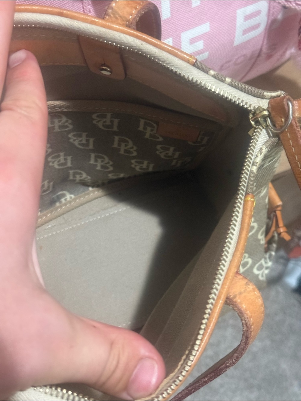 Vintage Dooney and Bourke USED tote bag - Picture 14 of 16